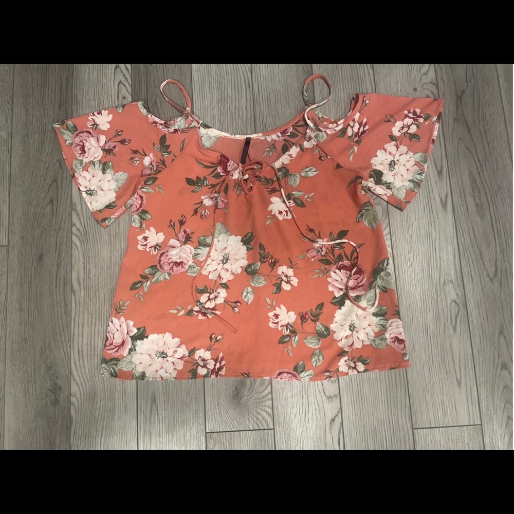 Women’s orange floral off should shirt 🧡